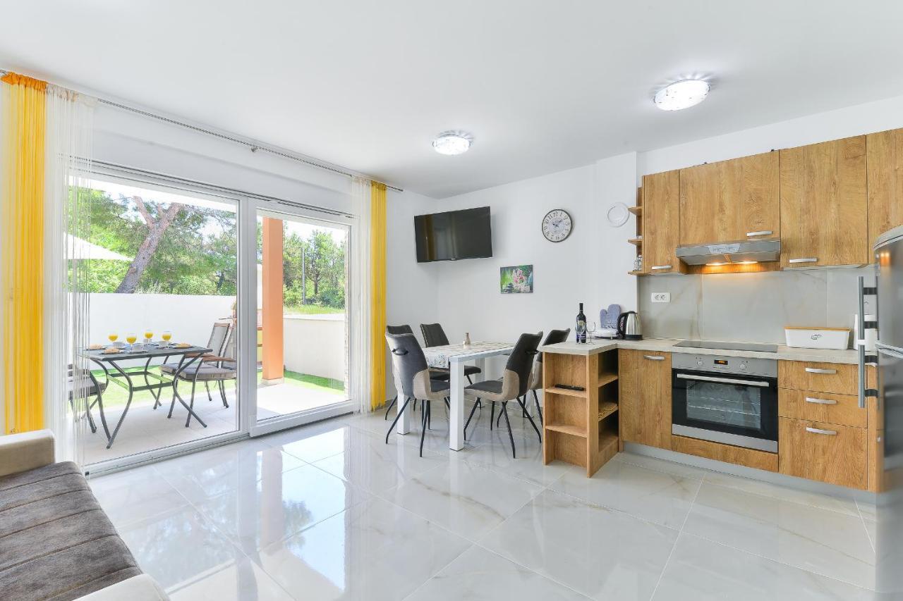 Cascada Villas With Private Jacuzzi And Private Parking Starigrad Paklenica Exterior foto