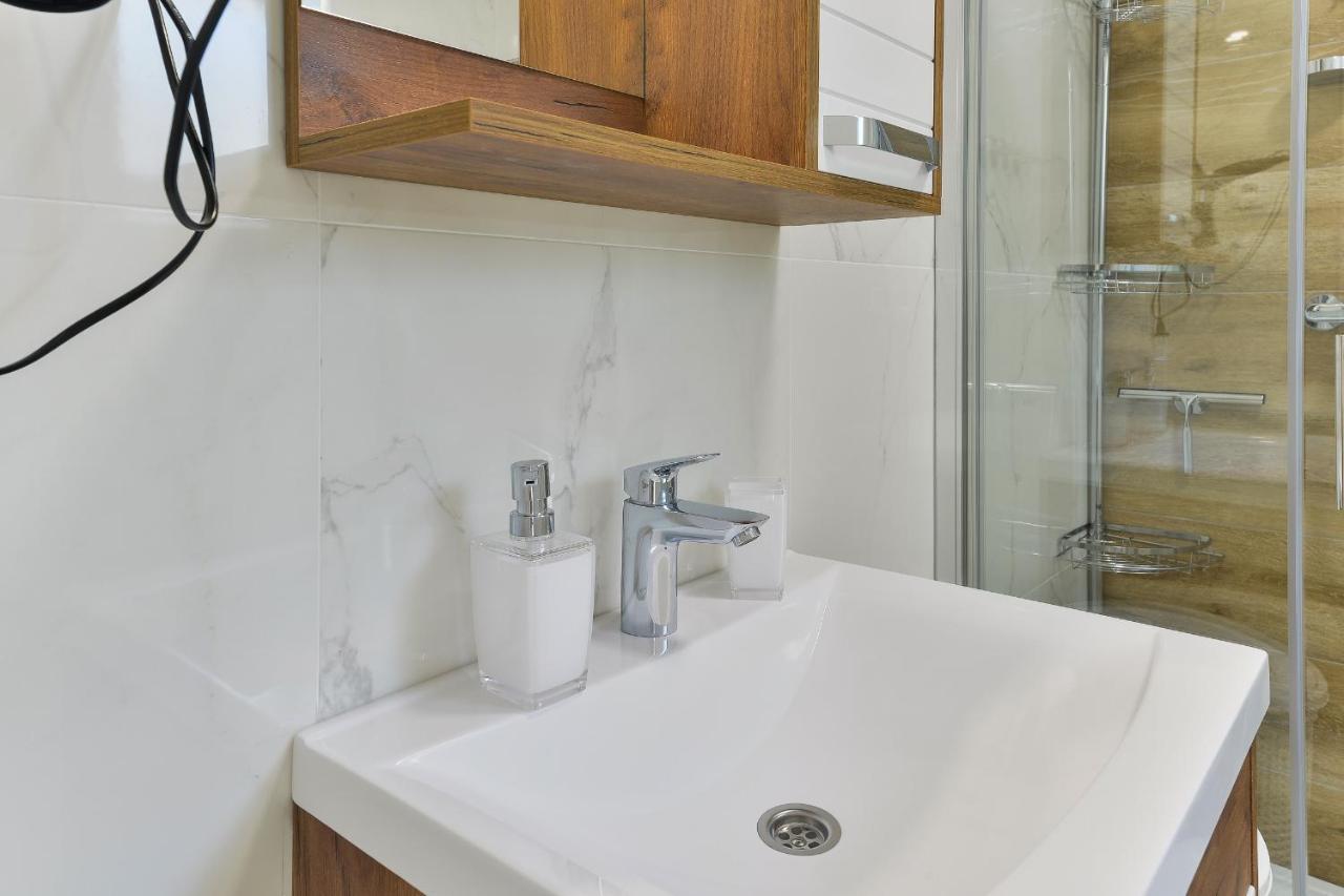 Cascada Villas With Private Jacuzzi And Private Parking Starigrad Paklenica Exterior foto